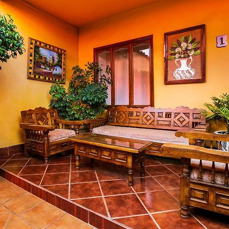 Oyo Posada De Los Angeles, Patzcuaro Exterior photo